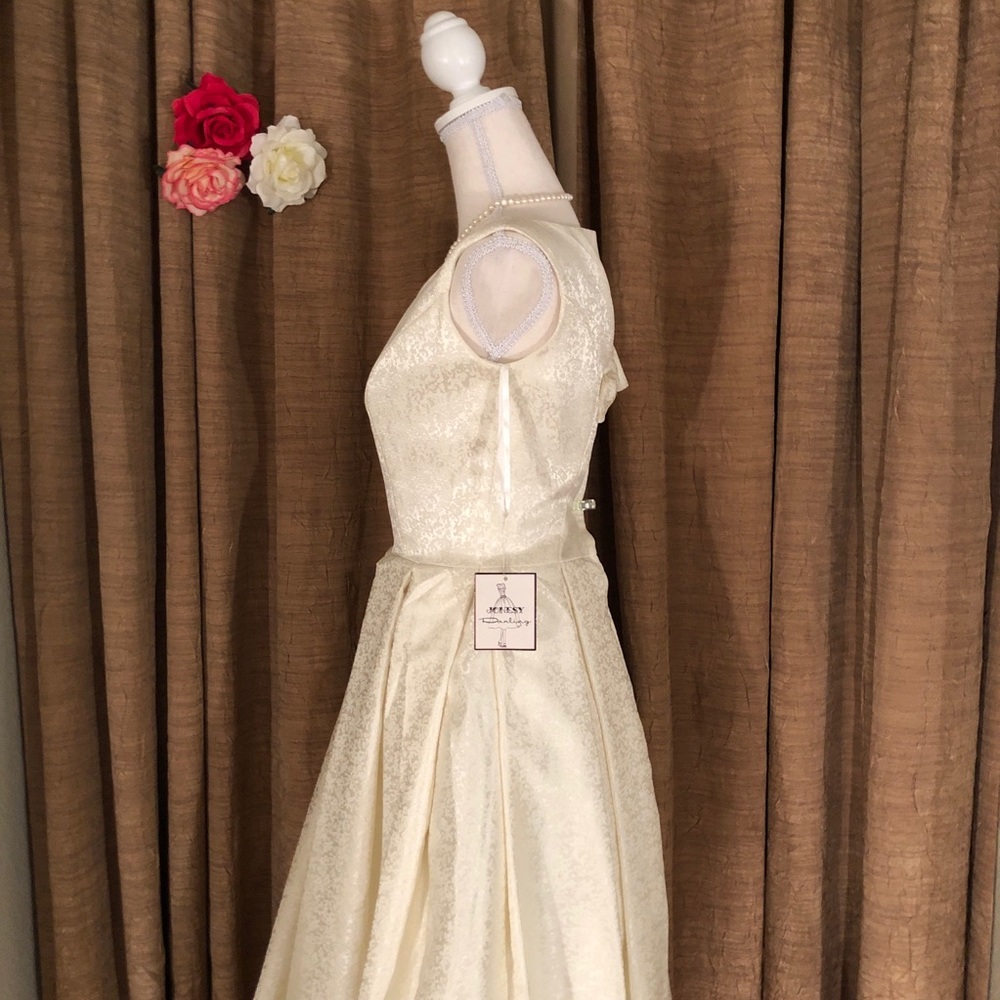 Jonesy Darling Prom / Wedding Dress - Picture 4 of 8